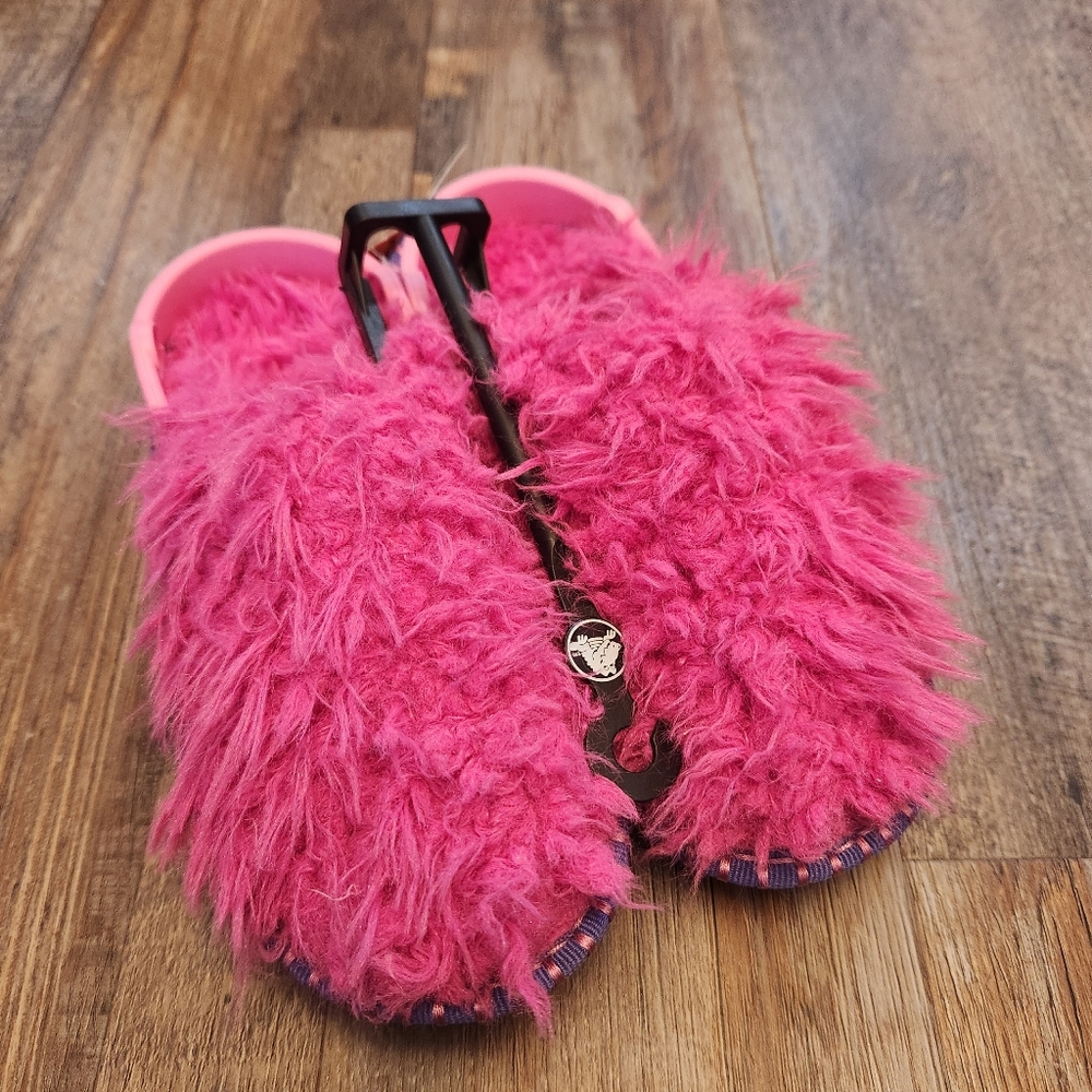 Crocs Pink Faux Fur Slippers Big Kid Size J1